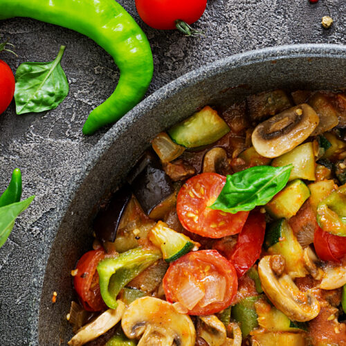 dieta vegana tigaie cu tocana de legume